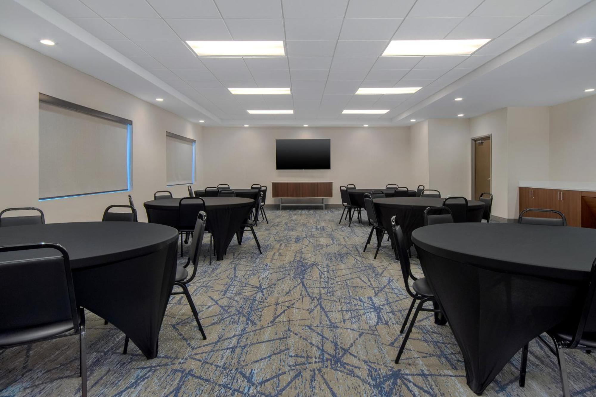 Holiday Inn Express & Suites Oscoda By Ihg Exterior photo
