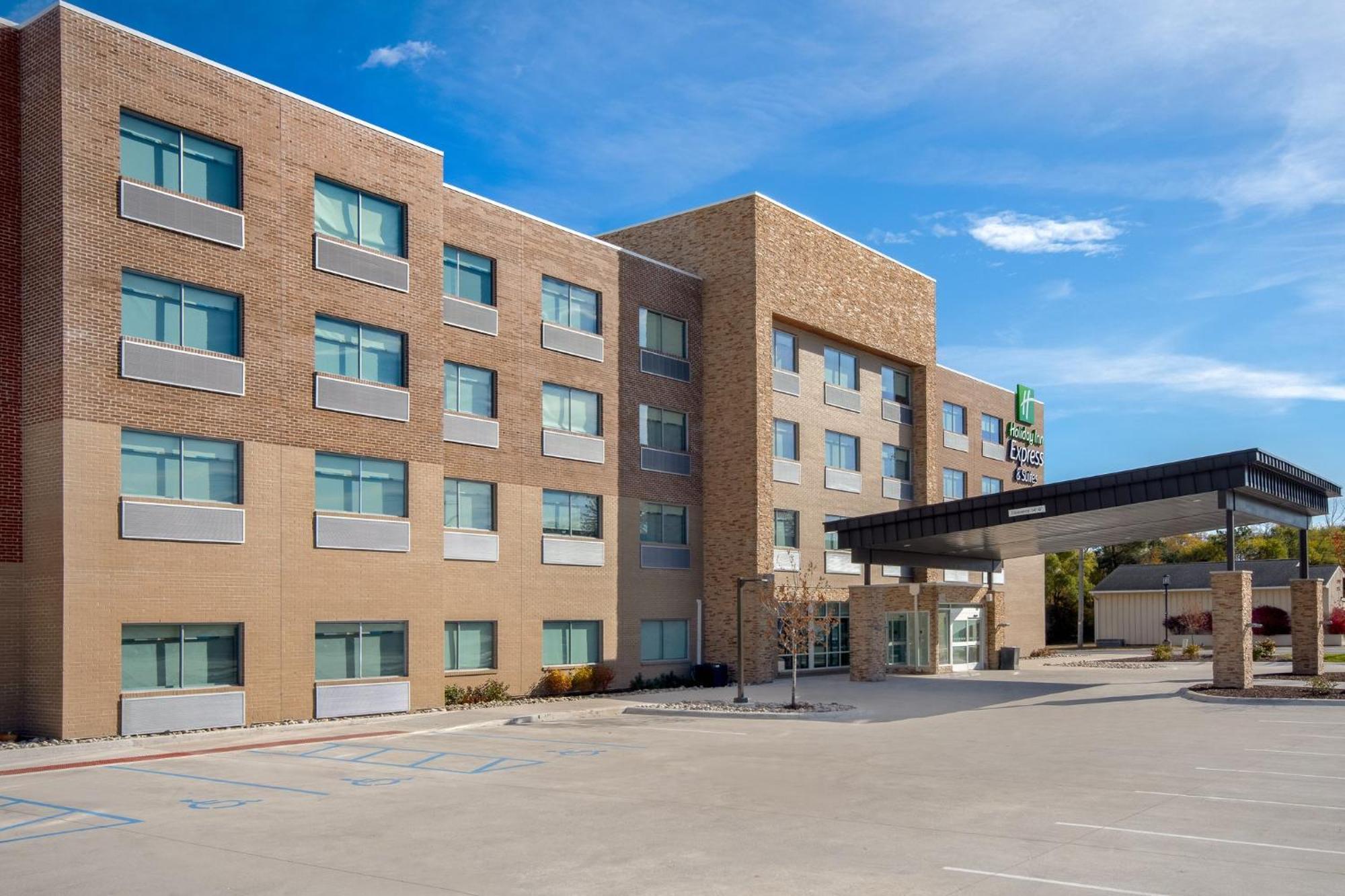 Holiday Inn Express & Suites Oscoda By Ihg Exterior photo